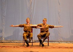 Студенти Уманського НУС Максим Дубчак і Віталій Дєньгін подарували ветеранам танцювальну композицію "Всі танці разом"